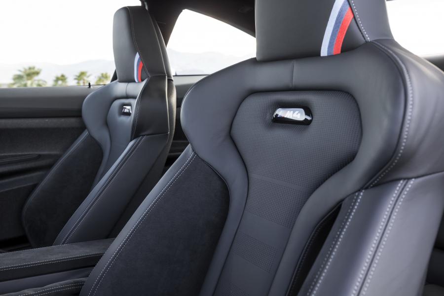 Детали интерьера BMW M4 CS (F82) 2018 года  (NA) (фото 22 из 40)